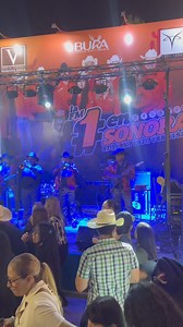 De las canciones que pusieron a bailar a todos en la ExpoGan Grupo Esperanza Musical de Mazatan Sonora, es la música de nuestros pueblos!!! Buenas noches aquí Les dejo esta pieza pa que se la imaginen dándole vueltas al kiosco | Lupillo Gonzalez