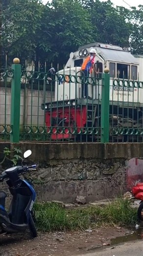 Lokomotif cc201 langsir ke arah barat stasiun rangkas#semogafyp#railfansindonesia#masukberanda