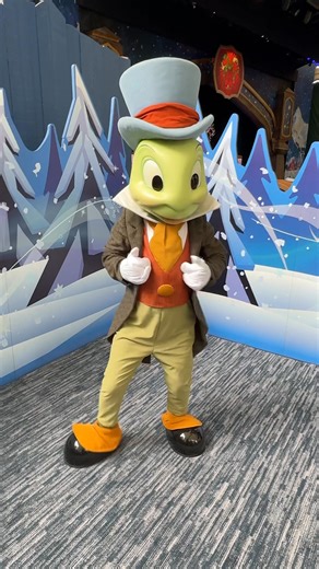 We met Jiminy Cricket at Disneyland as part of Holidays at the Disneyland Resort. He was meeting during weekends at the Fantasyland Theatre. Check the app for characters and times each day! #jiminy #jiminycricket #disneycharacters #disneyland #disneylandresort #dlr #disneychristmas #disneylandchristmas #disneylandresortcalifornia #disneylandholidays #holidaysatdisneyland #disneyholidays | Mousesteps