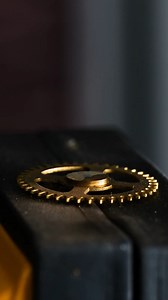 5-Minuten Tricks on Instagram: "Steampunk Notizbuch aus Leder⠀ ⠀ ⠀ #5minutentricks #handgemacht #Kunsthandwerk #ideen #deko #Beautiful #zuhause #berlin #tricks #5minutecrafts #craft #craftersofinstagram #crafts #create #decor #design #diy #hacks #handmade #ideas #recycle #jewelry"