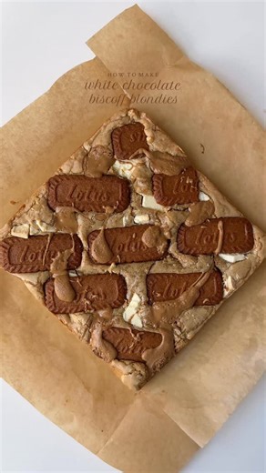 Iram Mansoor on Instagram: "White Chocolate Biscoff Blondies Ingredients 1/2 cup (125g) unsalted butter, melted 1/2 cup (100g) dark brown sugar 1/4 cup (50g) granulated sugar 1/3 cup biscoff spread, melted 1 egg+ 1 egg yolk, room temp 1 tbsp vanilla bean paste 1 1/2 (190g) cups all purpose flour 1/4 tsp baking powder 1/2 cup (90g) white chocolate, chopped 8-9 biscoff cookies Pinch of salt Method: Preheat oven to 350F. Prepare a 9*9 baking sheet with parchment paper. In a mixing bowl add egg and