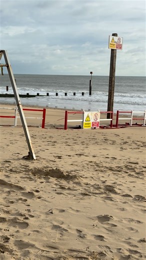 🌊 Coastal Works Update – Boscombe Beach 🌊 Bournemouth Council is renewing several timber groynes at Boscombe Beach as part of ongoing coastal protection works. These improvements help protect our beach, promenade and cliffs from erosion and rising sea levels for many years to come. Works will take place Monday–Saturday, 7am–7pm, weather and tides permitting. Pop down for a visit and see this important work being carried out 💙 #BoscombeBeach #Bournemouth #BCPCouncil #CoastalWorks #CoastalProte
