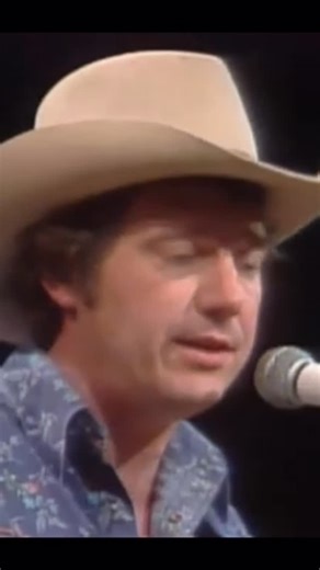 MissMissyPhillly🎼🎹🎸 on Instagram: "Jerry Jeff Walker performs “Mr. Bojangles” during his 1976 Austin City Limits performance. Texas Icons: Jerry Jeff Walker & Billy Joe Shaver. Have a great day 🫶 Mr. Bojangles” is a song written and originally recorded by American country music artist Jerry Jeff Walker for his 1968 album of the same title. It has since been recorded by other artists, including the Nitty Gritty Dirt Band in 1969 (released September 1970). Walker said he was inspired to write