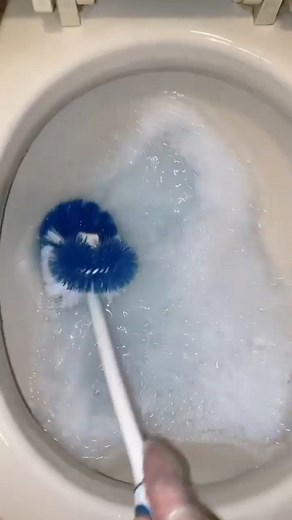 Some Bathroom Cleaning Motivation ✨🧽 Get inspired to tackle that bathroom! Satisfying results and sparkling vibes await 😍✨ #cleantok #bathroomclean #satisfying #fyp #cleaningmotivation #home #tidy #sparkle #relatable #cleaning | Carla’s Cleaning Corner