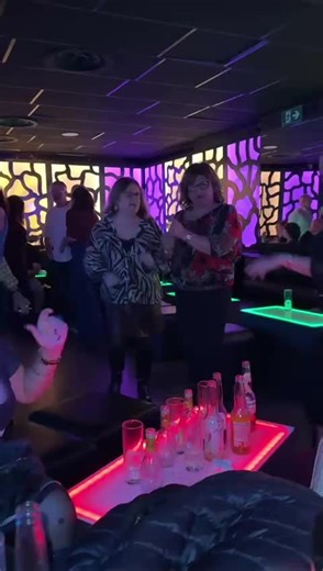 Privé Party Nos Gustan Los 70s 80s 90s 🍹 Entrada 2 Copas 18€ 🗓️ Sábado 31 de Enero de 18h a 22:30h 📍 C/ Villarroel, 216 - Barcelona #70s #80s #90s #tardeo #tardeo70s80s90s