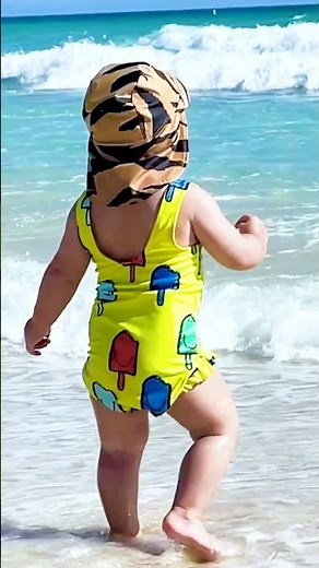 Cute Beach video! Naomi walks around the waves on the Beach