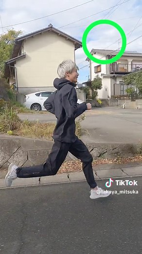 この違い分かりますか？走る時の足は「蹴る」ではなく「離す」です。 #ランニングフォーム #走り方 #速く走る方法