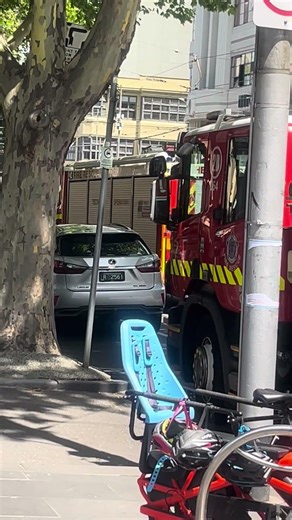 Rescue 3 responding code 1 to a fire