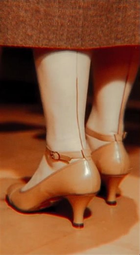 Wartime Leg Makeup (1943) | Stocking Shortage Beauty Parody