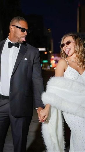 Vegas Weddings at night is picture perfect 📸