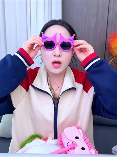 Adjustable Golden Hoop: Discover Its Unique Features