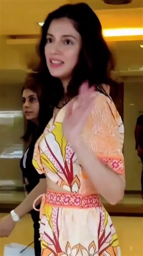 Divya Khosla’s Stunning Tropical Co-ord Look | Beach Vibes Meets Royal Glam | T-Series Queen Style