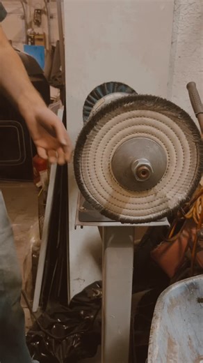 2.1K views · 69 reactions | Some final polishing this tonight and this weekend on some Harley heads that have been on the back burner. I did some more sanding on them the past two nights with 400 and super quick 800 wet to just give them the best chance. This is the 1st cut with the buffer, then they will get a second round with the brown and a ton of mothers in the hard to reach areas then off to @bardellspeedmachine to finish his rebuild for @sweatshopind | Noble Speed | Facebook