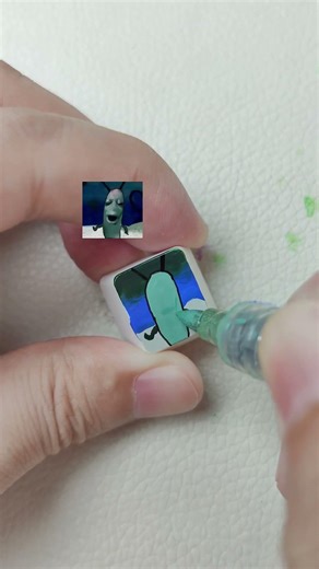 Draw Plankton face on the keyboard