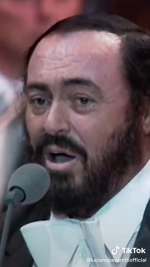 Pavarotti and Bryan Adams performing O Sole Mio is the best thing you'll see today. 🌹 #Pavarotti #LucianoPavarotti #BryanAdams #OSoleMio #OperaTok