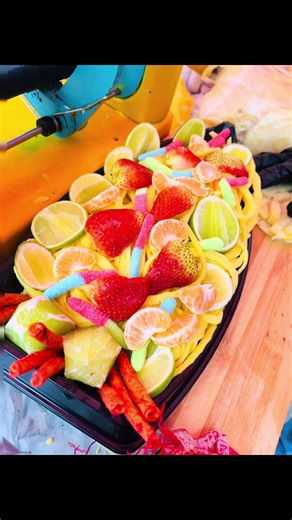 No te quedes sin probar nuestra bandeja Titanic 😏🔥🍀🥭❤️ #viral #video #tiktok #parati #fyp