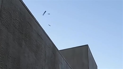 4th BATTALION, THE PARACHUTE REGIMENT THE PARACHUTE REGIMENT RESERVE The 4th Battalion is the Parachute Regiment’s Reserve, providing the Regiment and 16 Air Assault Brigade Combat Team with Very High Readiness Reservists If Airborne Forces are the spearhead of the British Army, then the Parachute Regiment is the very tip! The Parachute Regiment is one of the toughest fighting forces in the world. The training is hard but the rewards are great. If you’re aged between 18 - 38 years old and lookin