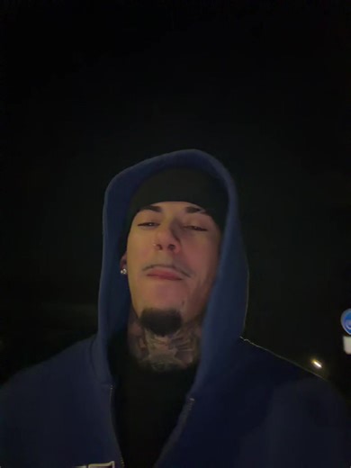 Snowy Walks Like Justin Bieber: A Fun Lip Sync