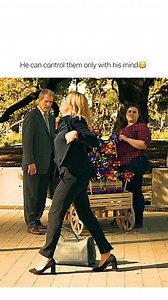 He’s a mind controller | Bimago, El Cínico