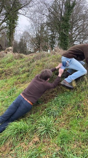 La légende des poteaux et les chutes hilarantes
