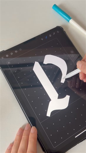 1.1K views | drawing your own fonts is eaaaasyyyy in Fontself ✨ no this isn’t Procreate, you can actually draw vector shapes and alter the brush settings as you go. dreamy ✨ #typography #fontmaking #calligraphy #lettering | Fontself | Facebook