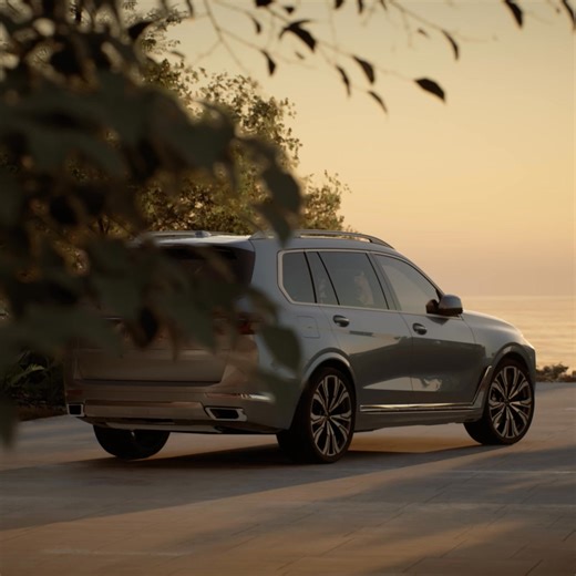 Make every journey extraordinary with the BMW X7. Experience luxury, superior performance, and exclusive finance offer in Rs1,28,00,000* and ROI 6.49%*. | BMW India
