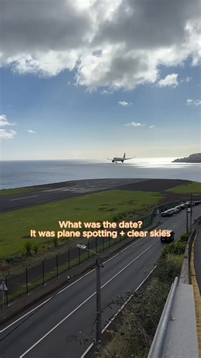 Our dream date… 🌹✈️ 📸 by @m.aviation_ | easyJet