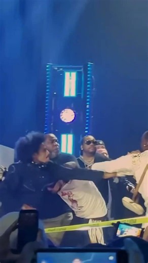 Bone Thugs-n-Harmony #verzuz Three 6 Mafia FIGHT ON STAGE #three6mafia #bonethugsnharmony #juicyj