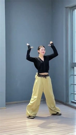 Master Chu Yuxun's Flip Jump in March - Dance with Kiko