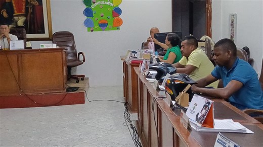 #MaranduaNoticias 🟢 Concejo de San José del Guaviare clausura cuarto periodo de sesiones ordinarias 2025 El Concejo Municipal de San José del Guaviare cerró su cuarto periodo de sesiones ordinarias de 2025, destacando avances en proyectos como la actualización del Estatuto Tributario, descuentos en el impuesto predial y el estudio del presupuesto municipal. También se abordó la propuesta de concesión del alumbrado público, cuya decisión quedó aplazada. La corporación reportó más de 140 sesiones