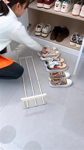 This retractable shelf is so easy to use. It doesn't take up space and is not picky about cabinets | MYK