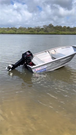 How to Effectively Clean a Tinny Boat