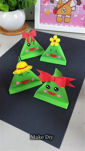 How to Make Cute Paper Christmas Tree 🎄 | Kids Learning Craft | Easy DIY Paper Craft #Shorts #viral