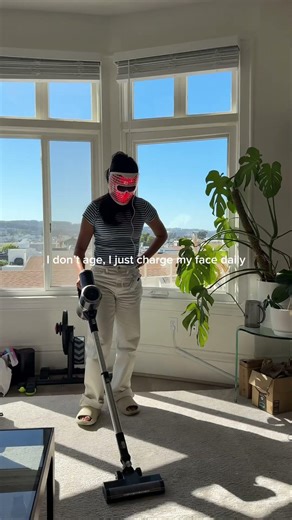 I don’t age, I just charge my face #ledfacemask #redlighttherapybenefits