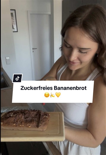 Rezept für ein schnelles, zuckerfreies Bananenbrot ☺️💛 Zutaten: 🤍 3 (reife 👀) Bananen 🍌 🤍 1 Ei 🥚 🤍 150 g Mehl 🤍 100ml Milch 🤍 2EL Kakao 🤍 1 TL Backpulver 🤍 Zimt 🤍 Walnüsse 🤍 Kakaonibs Viel Spaß beim Nachbacken! 🤤💗 Ist es Bananenbrot oder Bananenkuchen? 🙈😂💭 #bananenbrot #rezept #zuckerfrei #zuckerfreierezepte #baking