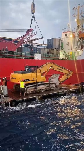 Lifting Operation | Loading Excavator Video 📸ctto #Loading #lifting #ship #excavator | Seaman Worldwide