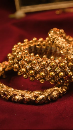 A curation that is bound by love and sealed in gold - #SencoVivaahCollection. | Senco Gold & Diamonds