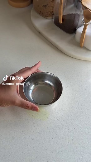 Remove Turmeric Stains from Caesarstone with Baking Soda