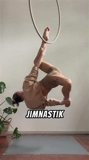 Şişe Uçlarında Yürüyen Kadın! 😱