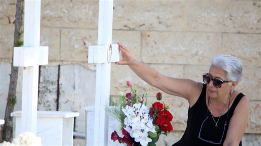 Video. Greek and Turkish Cypriots unite to restore cemeteries in Green Line