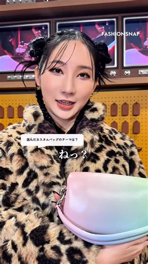 FASHIONSNAP on Instagram: "【ニュース】「コーチ（COACH）」が、大阪・心斎橋に体験型コンセプトストア をオープン。来店したファーストサマーウイカさんと野村康太さんに、セレクトしたカスタムバックのテーマや最近知った新しい自分について聞いてみました。 @coach @f_s_uika @kouta_nomura_official"
