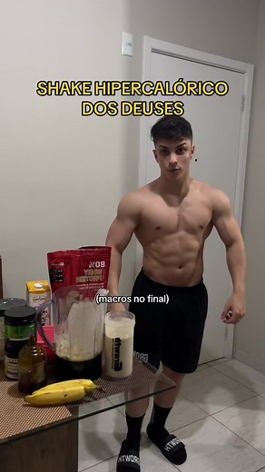 Shake hipercalórico do Dylan 👌🏻 Lembrando que não é só essa receita que vai te fazer ganhar peso, ela é só uma dentro das refeições que tu precisar fazer durante o dia. É uma refeição bem calórica então tome bastante cuidado antes de por no seu plano alimentar, veja se realmente encaixa e se está de acordo com aquilo que tu precisa consumir.