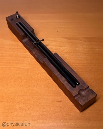 physicsfun on Instagram: "Gravimorph Wobbly: kinetic art on an inclined plane- a second example of the subtle yet intricate kinetic objects of Kazunari Higuchi whose work features unintuitive motion of uniquely shaped objects powered only by the transformation of gravitational potential energy to the kinetic energy of motion as the pieces descend. A rotator in the shape of an abacus bead rolls between two cylindrical bars which consistently produces the curious wobble motion. This version of his