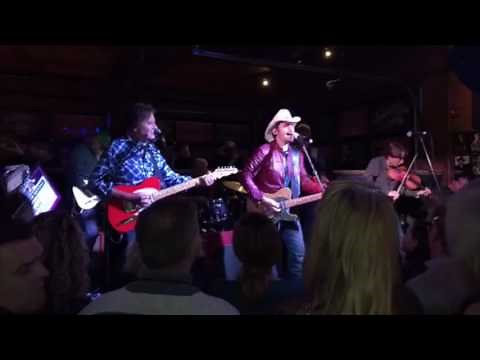 Country Roads (John Denver cover Live) - Brad Paisley and John Fogerty
