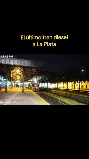 El día 6 de Septiembre de 2015, partió del andén 11 de Plaza Constitución el último Tren Diesel a La Plata, marcando el fin de una era en la historia del ferrocarril argentino. actualmente, el ramal sigue funcionando con los trenes eléctricos CSR ZhuZhou y EMU Toshiba. - Vídeo sacado de Internet, no es de mi autoría. - #ferrocarrilesargentinos #locomotorasargentinas #ugofe #trendiesel #laplata