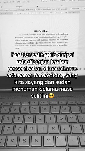 Persembahan Skripsi: Menulis Lembar Persembahan Penuh Emosi