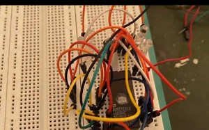 可编程逻辑器件-EPROM实现三八译码器