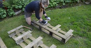How To Upcycle Pallets Into Strawberry Pallet Planters {Brilliant Gardening Project}