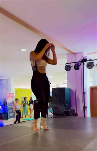 Master Bachata Dancing with Valeria Bartolini