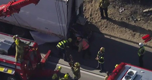 2 dead in crash on westbound 210 Freeway, sigalert issued